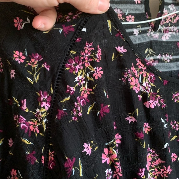TORRID size 3 22/24 Black Floral Long sleeve top - Picture 2 of 7